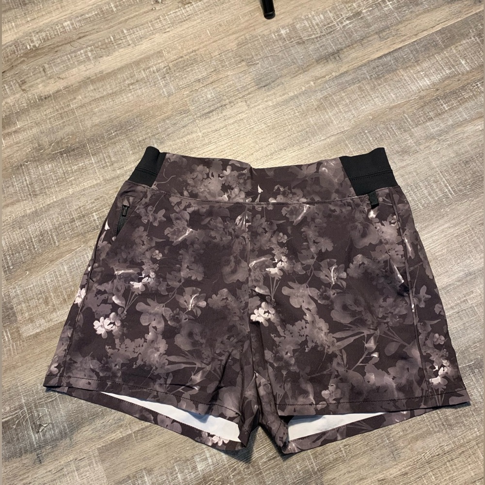 Athleta Women's Size 8 Brooklyn‎ Floral Printed Shorts Gray 980415